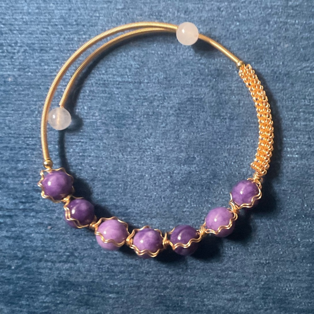 Elegant Purple Charoite Beaded Bracelet with Gold Accents